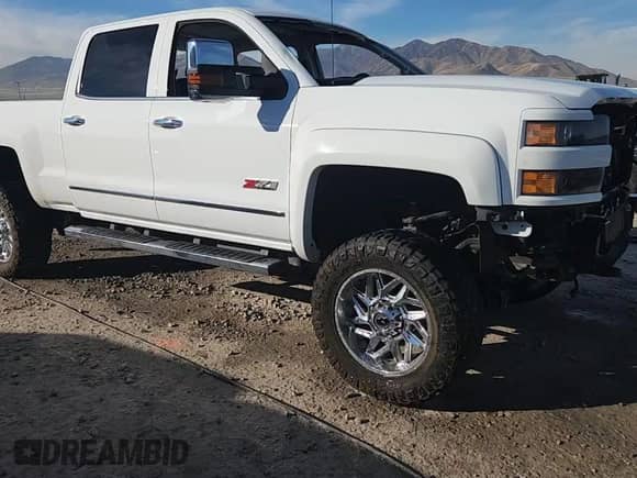 ✅ 2015 Chevrolet Silverado 3500HD LTZ • VIN: 1GC4K0C84FF676325 • Лот: 87258775. Опубликован ранее на Copart с пробегом 132 809 миль. Бесплатный доступ к архиву аукционных продаж из США и подробный отчёт об истории автомобиля на DreamBid. Изображение 14.