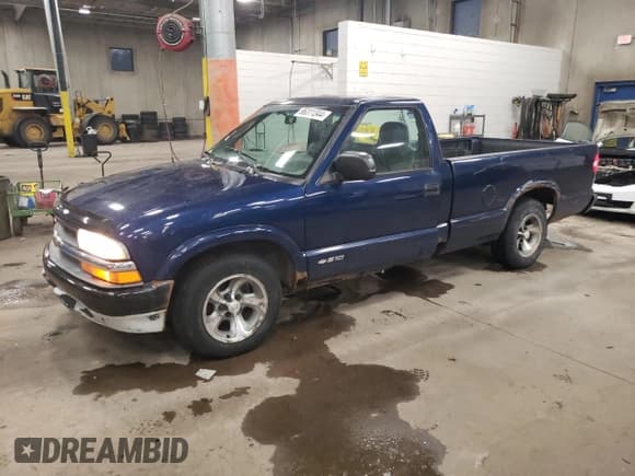 ✅ 2000 Chevrolet S-10 LS • VIN: 1GCCS1456YK266190 • Лот: 86311344. Опубликован ранее на Copart с пробегом 82 716 миль. Бесплатный доступ к архиву аукционных продаж из США и подробный отчёт об истории автомобиля на DreamBid. Изображение 1.