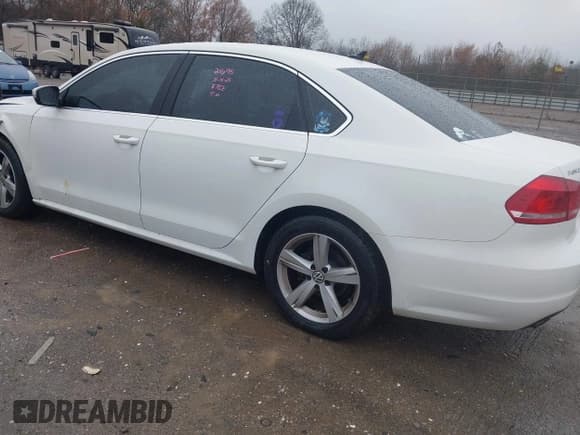 ✅ 2013 Volkswagen Passat SE • VIN: 1VWBH7A38DC132699 • Лот: 43750347. Опубликован ранее на IAAI с пробегом 167 798 миль. Бесплатный доступ к архиву аукционных продаж из США и подробный отчёт об истории автомобиля на DreamBid. Изображение 3.