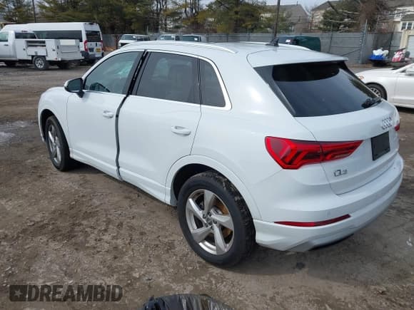 ✅ 2019 Audi Q3 Premium Plus • VIN: WA1BECF31K1082373 • Лот: 41579364. Опубликован ранее на IAAI с пробегом 54 831 миль. Бесплатный доступ к архиву аукционных продаж из США и подробный отчёт об истории автомобиля на DreamBid. Изображение 3.