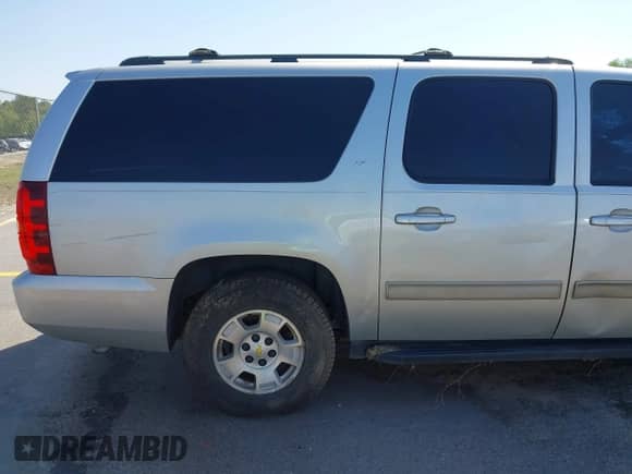 2014 Chevrolet Suburban LT z VIN 1GNSCJE0XER124222, wystawiony jako IAAI lot #41994798 z przebiegiem 268 836 mil mil oraz . Historia ofert i sprzedaży dostępna na DreamBid. Obrazek 19.