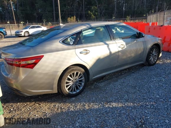 ✅ 2018 Toyota Avalon Hybrid XLE Plus • VIN: 4T1BD1EB1JU062347 • Lot: 41366073. Wystawiony na IAAI z przebiegiem 71 360 mil. Bezpłatny archiwum sprzedaży aukcyjnych z USA i szczegółowy raport historii pojazdu na DreamBid. Zdjęcie 4.