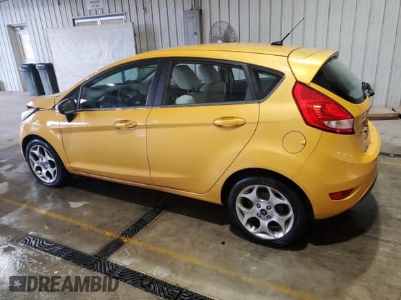 ✅ 2011 Ford Fiesta SES • VIN: 3FADP4FJ8BM124348 • Lot: 90252535. Wystawiony na Copart z przebiegiem 111 429 mil. Bezpłatny archiwum sprzedaży aukcyjnych z USA i szczegółowy raport historii pojazdu na DreamBid. Zdjęcie 2.