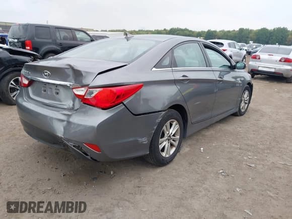 ✅ 2014 Hyundai Sonata GLS • VIN: 5NPEB4AC1EH899719 • Lot: 43292585. Wystawiony na IAAI z przebiegiem 110 499 mil. Bezpłatny archiwum sprzedaży aukcyjnych z USA i szczegółowy raport historii pojazdu na DreamBid. Zdjęcie 4.