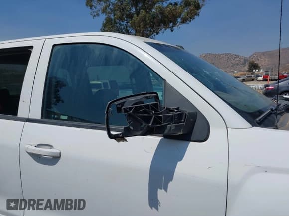 ✅ 2018 Chevrolet Silverado 1500 LT • VIN: 1GCPCREC7JF116128 • Lot: 42902108. Wystawiony na IAAI z przebiegiem 332 831 mil. Bezpłatny archiwum sprzedaży aukcyjnych z USA i szczegółowy raport historii pojazdu na DreamBid. Zdjęcie 18.