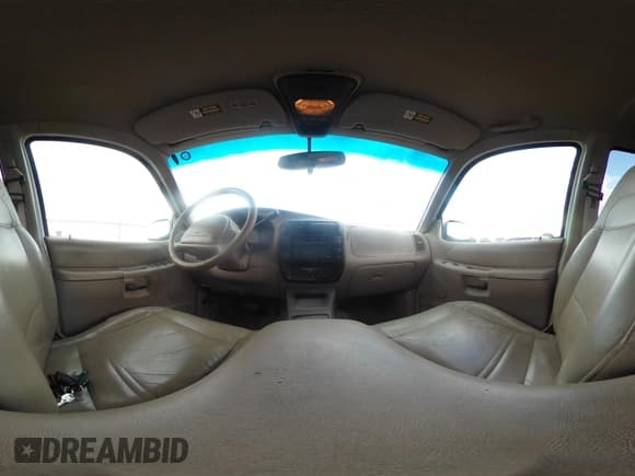 ✅ 2000 Ford Explorer Eddie Bauer • VIN: 1FMZU74E8YZA55910 • Lot: 42847157. Wystawiony na IAAI z przebiegiem 167 713 mil. Bezpłatny archiwum sprzedaży aukcyjnych z USA i szczegółowy raport historii pojazdu na DreamBid. Zdjęcie 18.