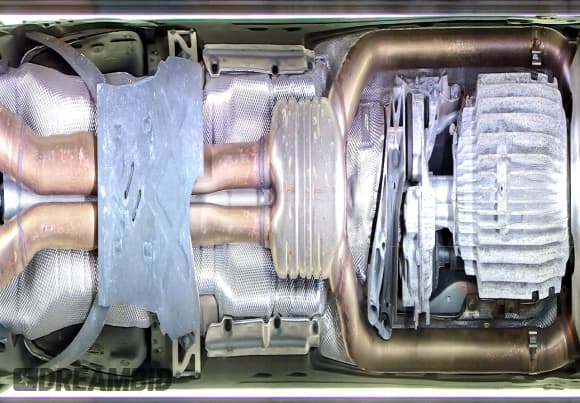 ✅ 2022 BMW M8 Competition • VIN: WBSGV0C09NCH48923 • Lot: 57902905. Wystawiony na Copart z przebiegiem 28 881 mil. Bezpłatny archiwum sprzedaży aukcyjnych z USA i szczegółowy raport historii pojazdu na DreamBid. Zdjęcie 13.