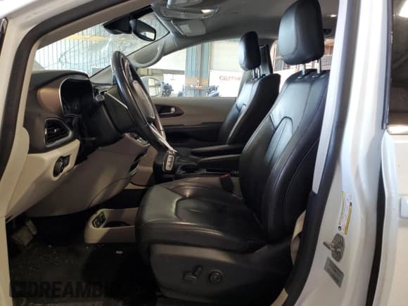 ✅ 2017 Chrysler Pacifica Touring L Plus • VIN: 2C4RC1EG4HR634083 • Lot: 72193494. Listed on Copart with 92,035 mi. Free auction sales archive from the USA and detailed vehicle history report at DreamBid. Image 7.