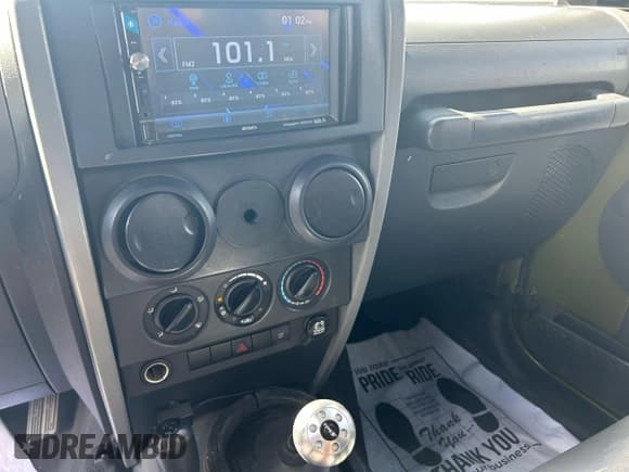 ✅ 2008 Jeep Wrangler X • VIN: 1J4FA24138L627219 • Lot: 90665705. Wystawiony na Copart z przebiegiem 148 473 mil. Bezpłatny archiwum sprzedaży aukcyjnych z USA i szczegółowy raport historii pojazdu na DreamBid. Zdjęcie 12.