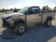 ✅ 1998 Chevrolet S-10 LS • VIN: 1GCCT14WXW8179490 • Лот: 75927634. Опубликован ранее на Copart с пробегом 215 954 миль. Бесплатный доступ к архиву аукционных продаж из США и подробный отчёт об истории автомобиля на DreamBid. Изображение 1.