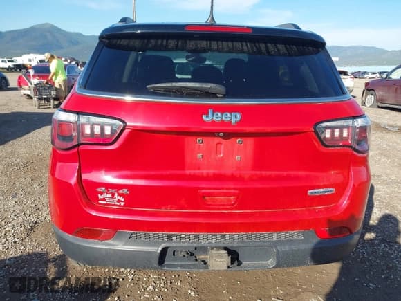 ✅ 2018 Jeep Compass Latitude • VIN: 3C4NJDBB7JT223214 • Lot: 42836032. Wystawiony na IAAI z przebiegiem 82 208 mil. Bezpłatny archiwum sprzedaży aukcyjnych z USA i szczegółowy raport historii pojazdu na DreamBid. Zdjęcie 17.