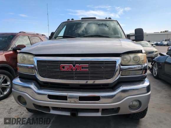 ✅ 2005 GMC Sierra 2500HD SLT • VIN: 1GTHK23215F957828 • Lot: 75952744. Wystawiony na Copart z przebiegiem Nie podano. Bezpłatny archiwum sprzedaży aukcyjnych z USA i szczegółowy raport historii pojazdu na DreamBid. Zdjęcie 5.