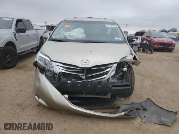 ✅ 2015 Toyota Sienna Limited • VIN: 5TDDK3DC4FS102487 • Lot: 66174025. Listed on Copart with 96,676 mi. Free auction sales archive from the USA and detailed vehicle history report at DreamBid. Image 5.
