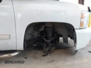 ✅ 2009 Chevrolet Silverado 1500 • VIN: 2GCFK135091126412 • Lot: 43780738. Wystawiony na IAAI z przebiegiem 136 801 mil. Bezpłatny archiwum sprzedaży aukcyjnych z USA i szczegółowy raport historii pojazdu na DreamBid. Zdjęcie 6.