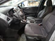 ✅ 2018 Chevrolet Cruze LS • VIN: 1G1BC5SM8J7219223 • Lot: 72304342. Wystawiony na Copart z przebiegiem 92 698 mil. Bezpłatny archiwum sprzedaży aukcyjnych z USA i szczegółowy raport historii pojazdu na DreamBid. Zdjęcie 7.