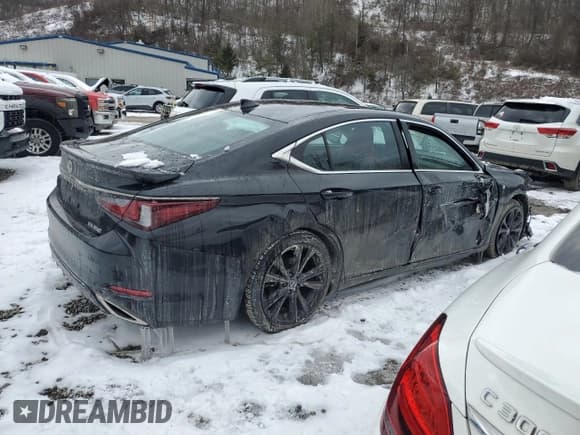 ✅ 2024 Lexus ES 350 F Sport • VIN: 58AJZ1B18RU163673 • Lot: 46145945. Wystawiony na Copart z przebiegiem 50 021 mil. Bezpłatny archiwum sprzedaży aukcyjnych z USA i szczegółowy raport historii pojazdu na DreamBid. Zdjęcie 3.