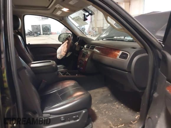 ✅ 2011 Chevrolet Suburban LT • VIN: 1GNSKJE35BR243708 • Лот: 41718525. Опубликован ранее на IAAI с пробегом 216 145 миль. Бесплатный доступ к архиву аукционных продаж из США и подробный отчёт об истории автомобиля на DreamBid. Изображение 5.