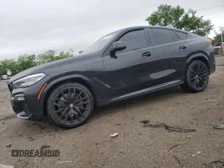 ✅ 2020 BMW X6 sDrive40i • VIN: 5UXCY4C08L9D70302 • Лот: 56226975. Опубликован ранее на Copart с пробегом 61 050 миль. Бесплатный доступ к архиву аукционных продаж из США и подробный отчёт об истории автомобиля на DreamBid. Изображение 1.