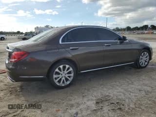 ✅ 2017 Mercedes-Benz E 300 Luxury • VIN: WDDZF4KB3HA216612 • Lot: 84417455. Wystawiony na Copart z przebiegiem Nie podano. Bezpłatny archiwum sprzedaży aukcyjnych z USA i szczegółowy raport historii pojazdu na DreamBid. Zdjęcie 3.
