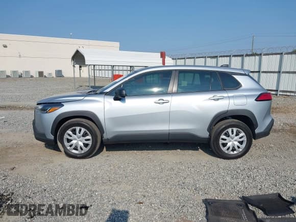 ✅ 2025 Toyota Corolla Cross L • VIN: 7MUAAAAG2SV131956 • Lot: 43245230. Wystawiony na IAAI z przebiegiem 7 024 mil. Bezpłatny archiwum sprzedaży aukcyjnych z USA i szczegółowy raport historii pojazdu na DreamBid. Zdjęcie 14.