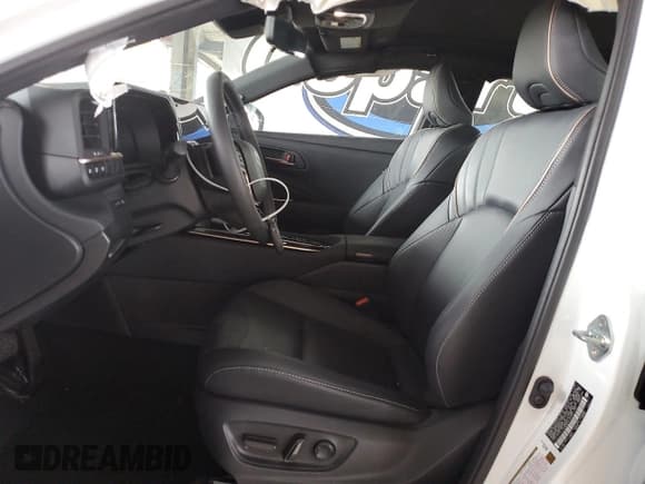 ✅ 2025 Toyota Crown XLE • VIN: JTDACAAJ5S3011795 • Lot: 90110955. Wystawiony na Copart z przebiegiem 2 592 mil. Bezpłatny archiwum sprzedaży aukcyjnych z USA i szczegółowy raport historii pojazdu na DreamBid. Zdjęcie 7.