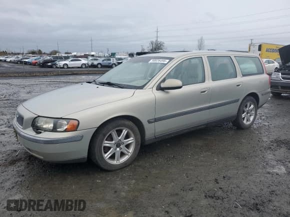✅ 2003 Volvo V70 2.4L Turbo • VIN: YV1SW58D832305714 • Lot: 50026495. Listed on Copart with 154,521 mi. Free auction sales archive from the USA and detailed vehicle history report at DreamBid. Image 1.
