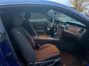 ✅ 2014 Ford Mustang V6 • VIN: 1ZVBP8AMXE5274365 • Лот: 93773655. Опубликован ранее на Copart с пробегом 125 628 миль. Бесплатный доступ к архиву аукционных продаж из США и подробный отчёт об истории автомобиля на DreamBid. Изображение 5.