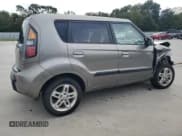 ✅ 2010 Kia Soul + • VIN: KNDJT2A28A7115056 • Лот: 85268065. Опубликован ранее на Copart с пробегом 175 104 миль. Бесплатный доступ к архиву аукционных продаж из США и подробный отчёт об истории автомобиля на DreamBid. Изображение 3.