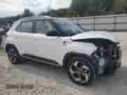 ✅ 2024 Hyundai Venue SEL • VIN: KMHRC8A39RU289113 • Lot: 86125385. Wystawiony na Copart z przebiegiem 19 316 mil. Bezpłatny archiwum sprzedaży aukcyjnych z USA i szczegółowy raport historii pojazdu na DreamBid. Zdjęcie 4.