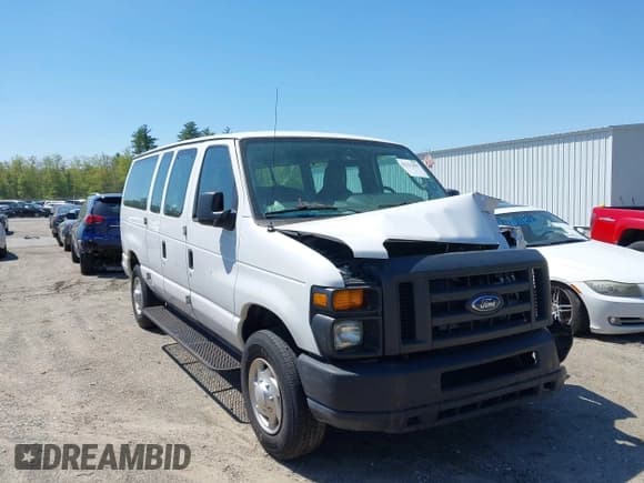✅ 2013 Ford Econoline Passenger XL • VIN: 1FBNE3BL8DDA48011 • Lot: 42221850. Wystawiony na IAAI z przebiegiem 74 189 mil. Bezpłatny archiwum sprzedaży aukcyjnych z USA i szczegółowy raport historii pojazdu na DreamBid. Zdjęcie 1.