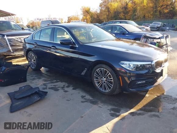 ✅ 2018 BMW 5 Series 530i xDrive • VIN: WBAJA7C58JWC74627 • Lot: 43640103. Wystawiony na IAAI z przebiegiem 95 240 mil. Bezpłatny archiwum sprzedaży aukcyjnych z USA i szczegółowy raport historii pojazdu na DreamBid. Zdjęcie 1.