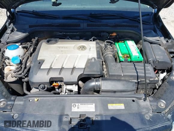 ✅ 2014 Volkswagen Jetta TDI w/Premium/Nav • VIN: 3VWLL7AJXEM435467 • Lot: 42056011. Listed on IAAI with 167,534 mi. Free auction sales archive from the USA and detailed vehicle history report at DreamBid. Image 10.