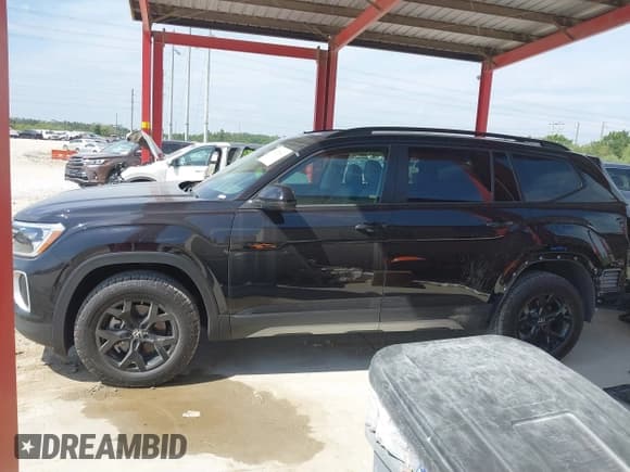 ✅ 2024 Volkswagen Atlas Peak Edition SE • VIN: 1V2CR2CA0RC582324 • Лот: 41728001. Опубликован ранее на IAAI с пробегом 4 640 миль. Бесплатный доступ к архиву аукционных продаж из США и подробный отчёт об истории автомобиля на DreamBid. Изображение 15.