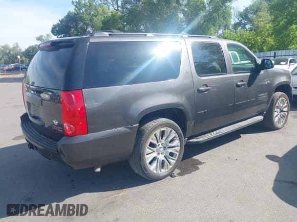 ✅ 2010 GMC Yukon XL SLT • VIN: 1GKUKKE33AR171451 • Lot: 42546226. Wystawiony na IAAI z przebiegiem Nie podano. Bezpłatny archiwum sprzedaży aukcyjnych z USA i szczegółowy raport historii pojazdu na DreamBid. Zdjęcie 4.