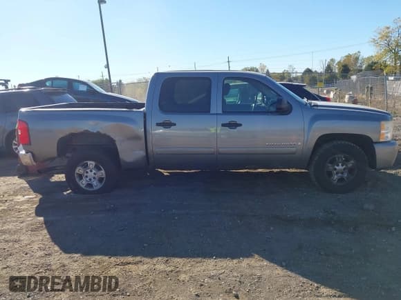 ✅ 2007 Chevrolet Silverado 1500 1LT • VIN: 2GCEC13J171730196 • Lot: 43476968. Wystawiony na IAAI z przebiegiem 319 737 mil. Bezpłatny archiwum sprzedaży aukcyjnych z USA i szczegółowy raport historii pojazdu na DreamBid. Zdjęcie 13.