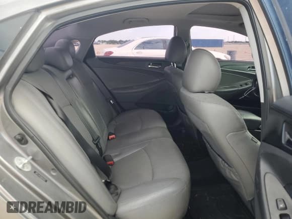 ✅ 2013 Hyundai Sonata SE • VIN: 5NPEC4AC5DH619635 • Lot: 68629504. Wystawiony na Copart z przebiegiem Nie podano. Bezpłatny archiwum sprzedaży aukcyjnych z USA i szczegółowy raport historii pojazdu na DreamBid. Zdjęcie 10.