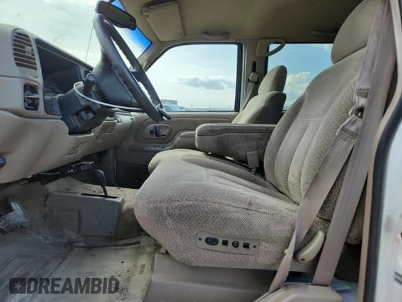 ✅ 2000 Chevrolet Silverado 3500 • VIN: 1GCHK33J2YF407622 • Lot: 71740745. Listed on Copart with 163,223 mi. Free auction sales archive from the USA and detailed vehicle history report at DreamBid. Image 7.