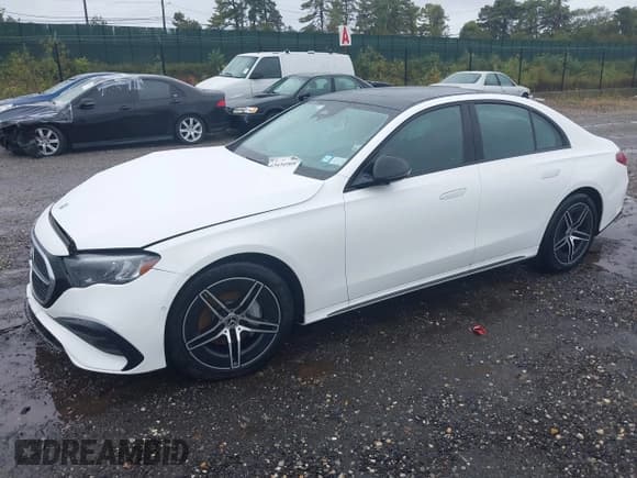 ✅ 2024 Mercedes-Benz E 350 • VIN: W1KLF4HB1RA039038 • Lot: 43434905. Wystawiony na IAAI z przebiegiem 5 345 mil. Bezpłatny archiwum sprzedaży aukcyjnych z USA i szczegółowy raport historii pojazdu na DreamBid. Zdjęcie 17.