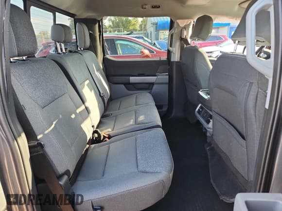 ✅ 2024 Ford F-150 XLT • VIN: 1FTEW3LPXRKD54575 • Lot: 81305165. Wystawiony na Copart z przebiegiem 12 197 mil. Bezpłatny archiwum sprzedaży aukcyjnych z USA i szczegółowy raport historii pojazdu na DreamBid. Zdjęcie 10.