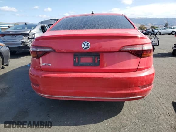 ✅ 2019 Volkswagen Jetta S • VIN: 3VWC57BU1KM069431 • Лот: 82701655. Опубликован ранее на Copart с пробегом 107 975 миль. Бесплатный доступ к архиву аукционных продаж из США и подробный отчёт об истории автомобиля на DreamBid. Изображение 6.