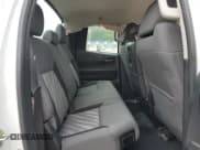 ✅ 2018 Toyota Tundra SR • VIN: 5TFUM5F10JX079102 • Lot: 56031595. Wystawiony na Copart z przebiegiem 187 157 mil. Bezpłatny archiwum sprzedaży aukcyjnych z USA i szczegółowy raport historii pojazdu na DreamBid. Zdjęcie 10.