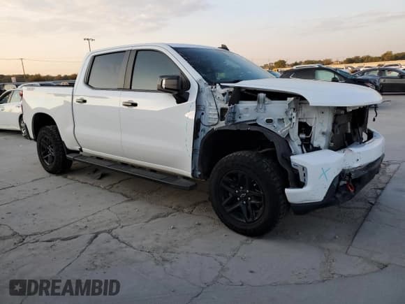 ✅ 2021 Chevrolet Silverado 1500 LT Trail Boss • VIN: 3GCPYFED6MG112728 • Lot: 75217694. Wystawiony na Copart z przebiegiem 46 010 mil. Bezpłatny archiwum sprzedaży aukcyjnych z USA i szczegółowy raport historii pojazdu na DreamBid. Zdjęcie 4.