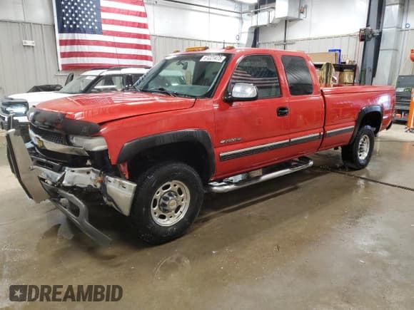 ✅ 2001 Chevrolet Silverado 2500HD LS • VIN: 1GCHK29U81E250671 • Lot: 61221475. Wystawiony na Copart z przebiegiem 139 359 mil. Bezpłatny archiwum sprzedaży aukcyjnych z USA i szczegółowy raport historii pojazdu na DreamBid. Zdjęcie 1.