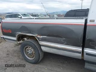 ✅ 1992 Chevrolet Silverado 2500 • VIN: 2GCFK29K5N1232237 • Lot: 42731587. Wystawiony na IAAI z przebiegiem 235 144 mil. Bezpłatny archiwum sprzedaży aukcyjnych z USA i szczegółowy raport historii pojazdu na DreamBid. Zdjęcie 6.