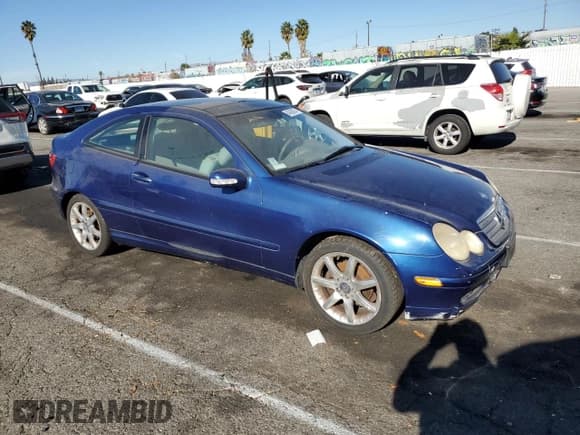 ✅ 2002 Mercedes-Benz C 230/260/280/320 • VIN: WDBRN47J82A389514 • Lot: 84328674. Listed on Copart with Not provided. Free auction sales archive from the USA and detailed vehicle history report at DreamBid. Image 4.