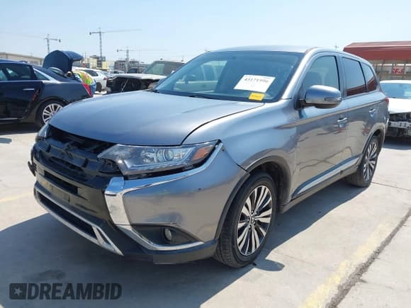 ✅ 2019 Mitsubishi Outlander SE • VIN: JA4AD3A38KZ015258 • Лот: 43171996. Опубликован ранее на IAAI с пробегом 146 054 миль. Бесплатный доступ к архиву аукционных продаж из США и подробный отчёт об истории автомобиля на DreamBid. Изображение 19.