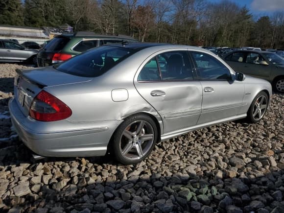 ✅ 2008 Mercedes-Benz E 63 AMG • VIN: WDBUF77X28B233761 • Lot: 85532664. Wystawiony na Copart z przebiegiem 92 271 mil. Bezpłatny archiwum sprzedaży aukcyjnych z USA i szczegółowy raport historii pojazdu na DreamBid. Zdjęcie 3.