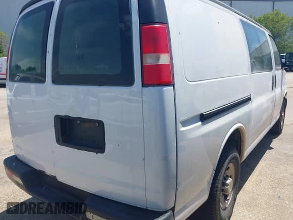 ✅ 2012 Chevrolet Express Cargo • VIN: 1GCWGFCA2C1142846 • Lot: 42382114. Wystawiony na IAAI z przebiegiem 210 743 mil. Bezpłatny archiwum sprzedaży aukcyjnych z USA i szczegółowy raport historii pojazdu na DreamBid. Zdjęcie 4.