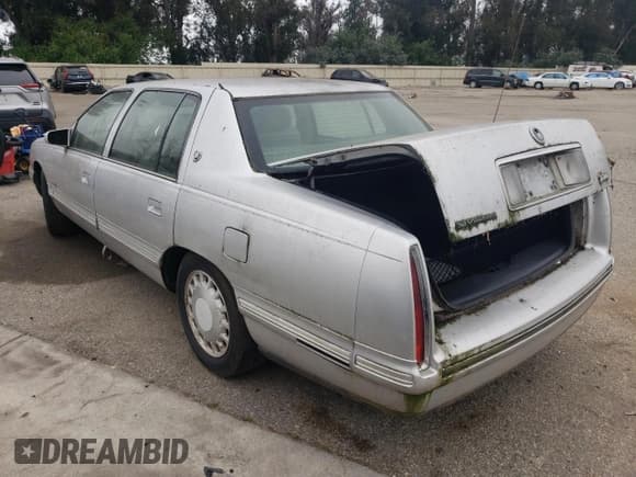 ✅ 1999 Cadillac DeVille • VIN: 1G6KD54Y0XU746819 • Lot: 58098995. Wystawiony na Copart z przebiegiem Nie podano. Bezpłatny archiwum sprzedaży aukcyjnych z USA i szczegółowy raport historii pojazdu na DreamBid. Zdjęcie 2.