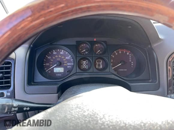 ✅ 2002 Mitsubishi Montero Limited • VIN: JA4MW51R82J013015 • Лот: 92850345. Опубликован ранее на Copart с пробегом 164 817 миль. Бесплатный доступ к архиву аукционных продаж из США и подробный отчёт об истории автомобиля на DreamBid. Изображение 8.